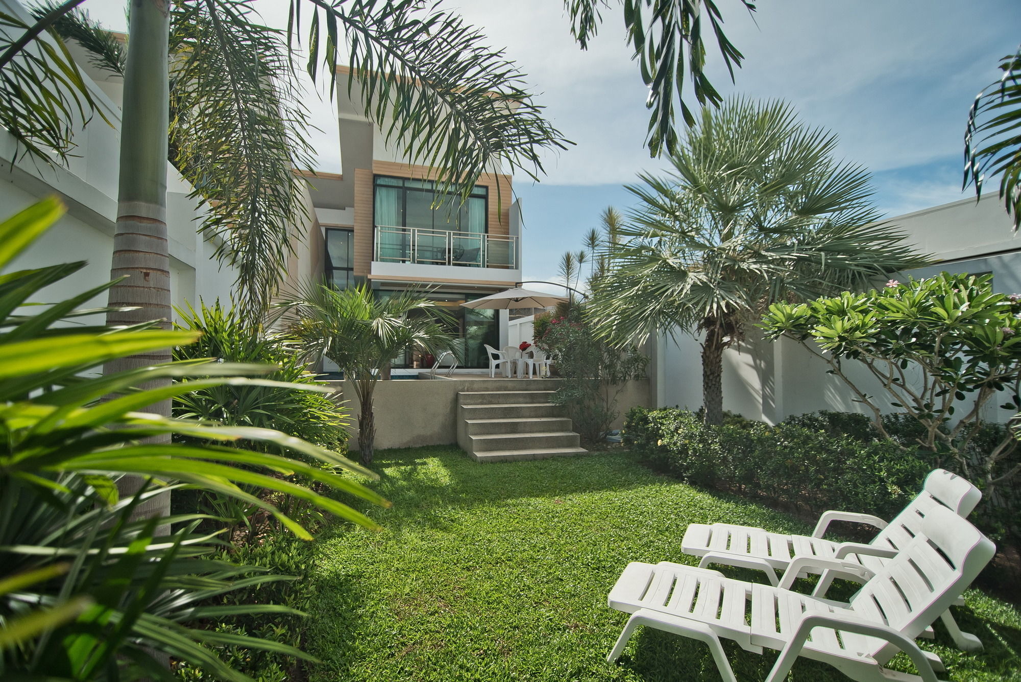 Tropicana Pool Villa *