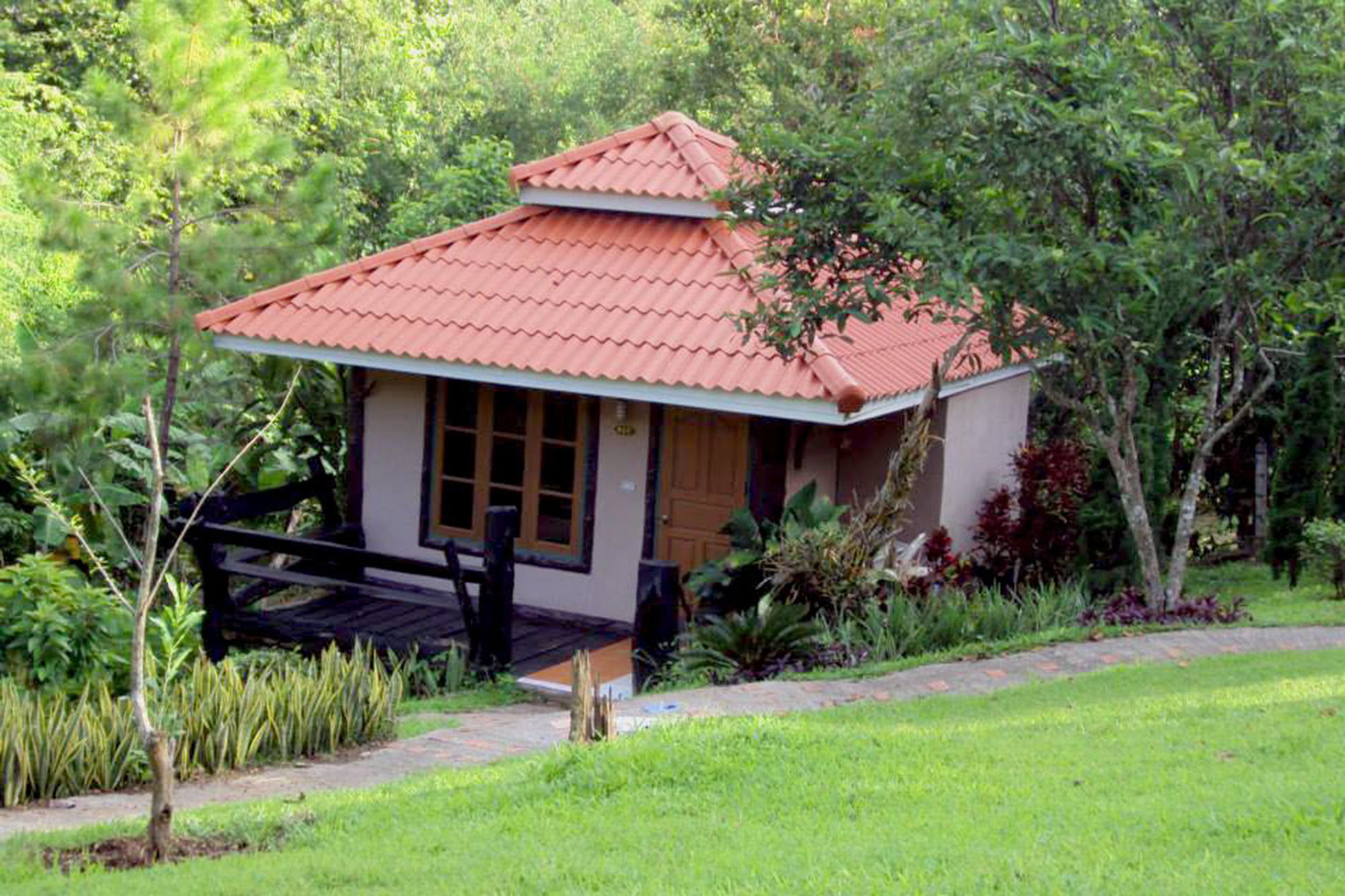 Baanphuthadol Resort Mae Hong Son