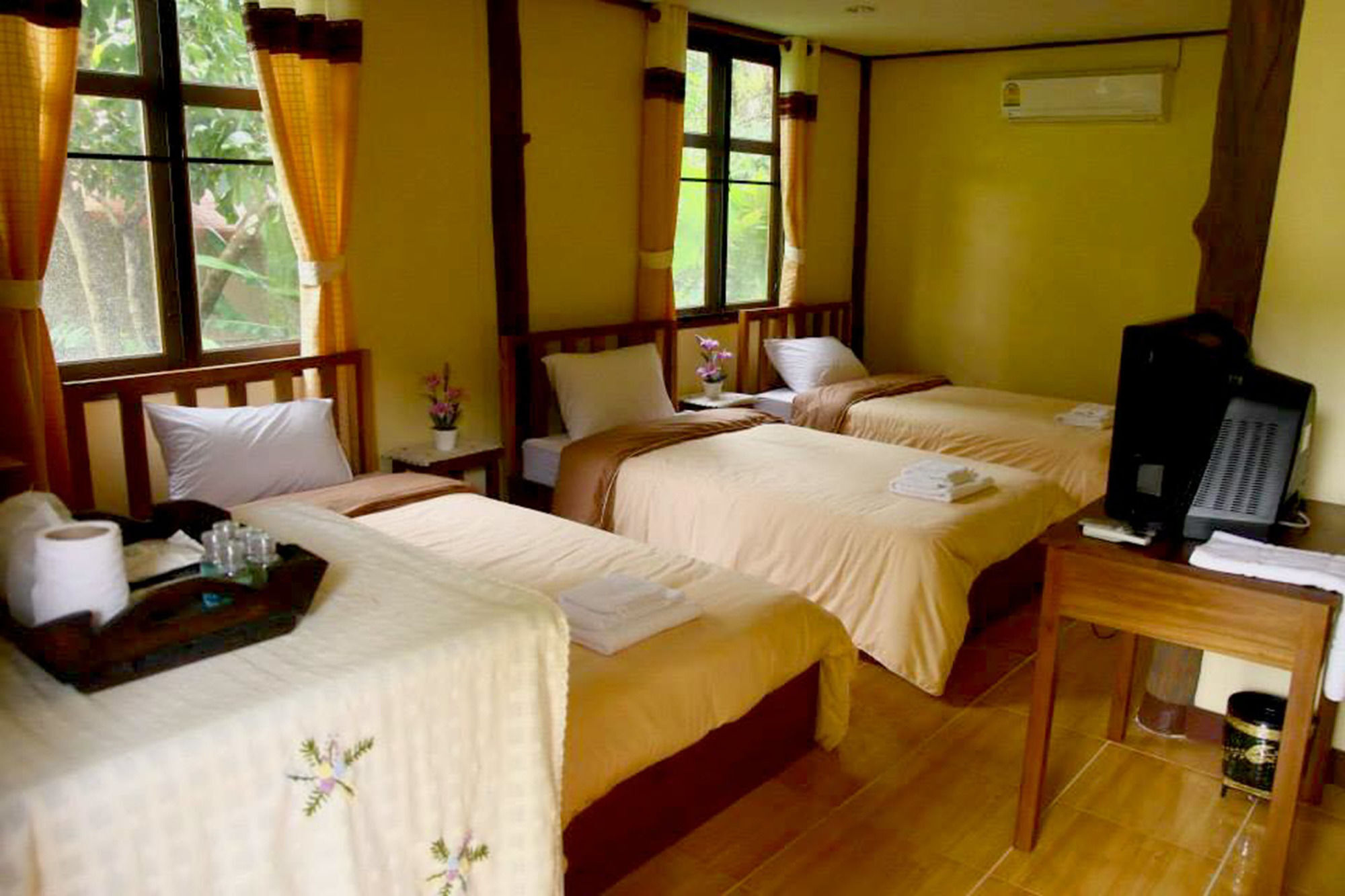 Baanphuthadol Resort Mae Hong Son