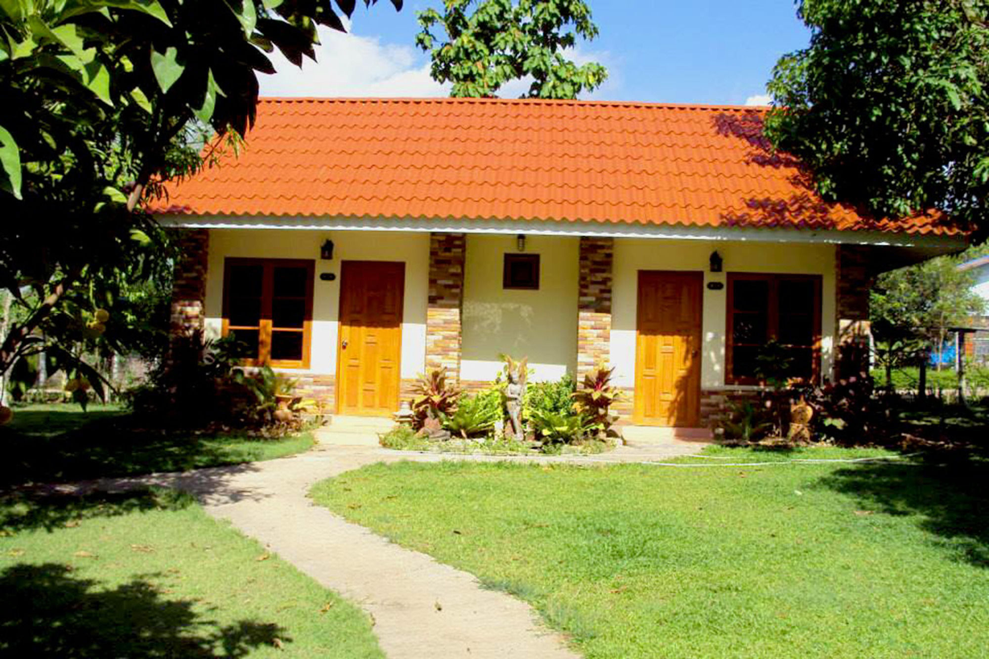 Resort Baanphuthadol 2*