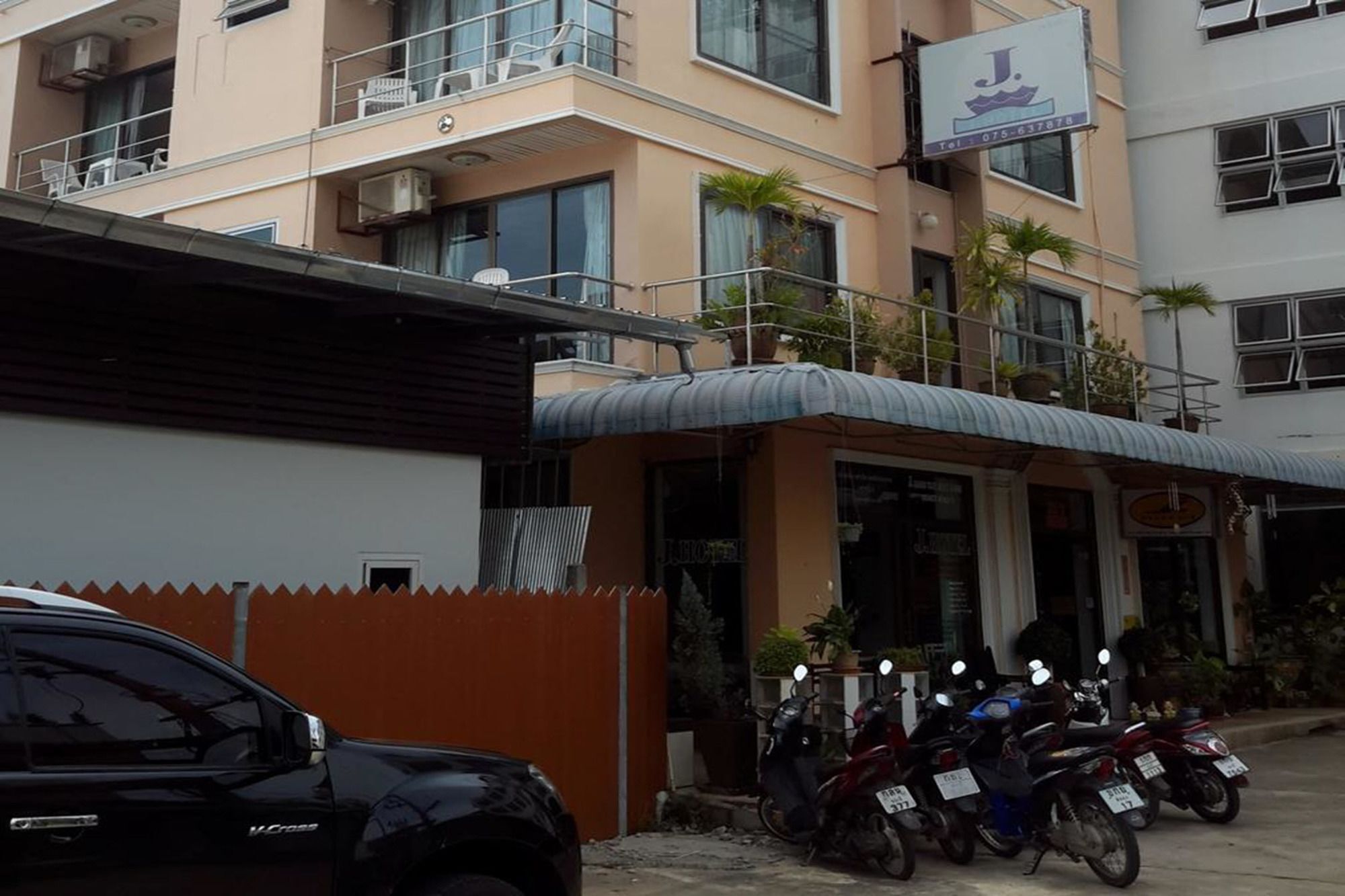 J Hotel 2*