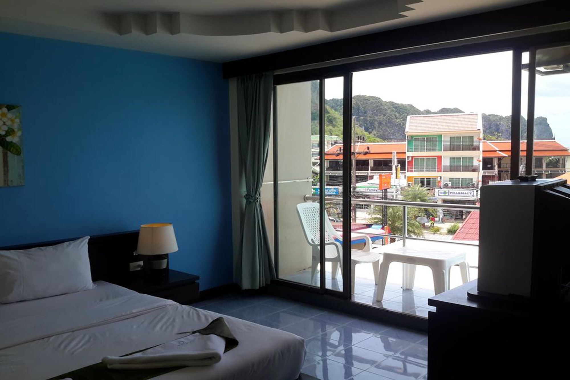 J Hotel 2*