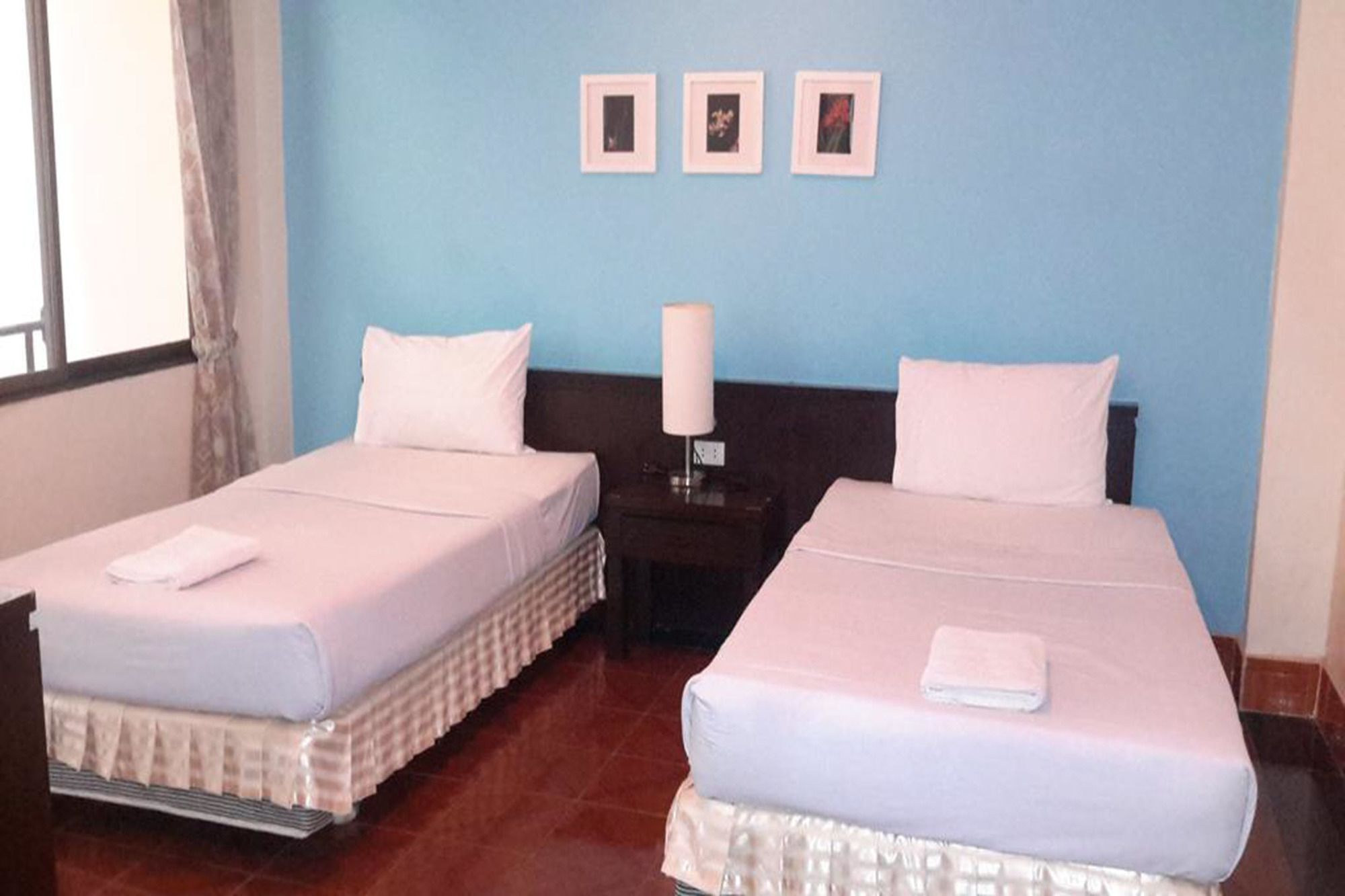Hotel J