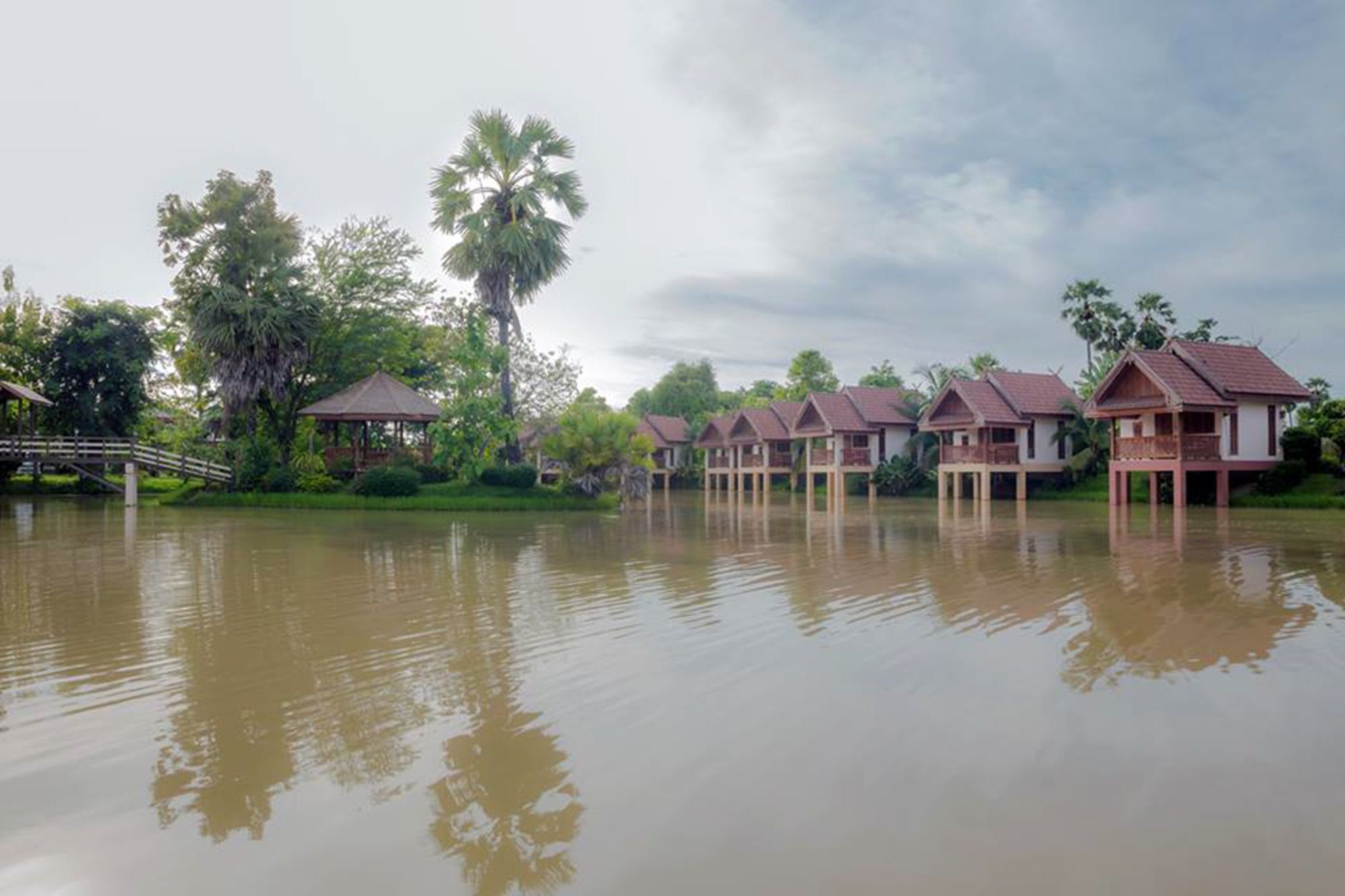 Thaisomboon Bighome Resort 2*