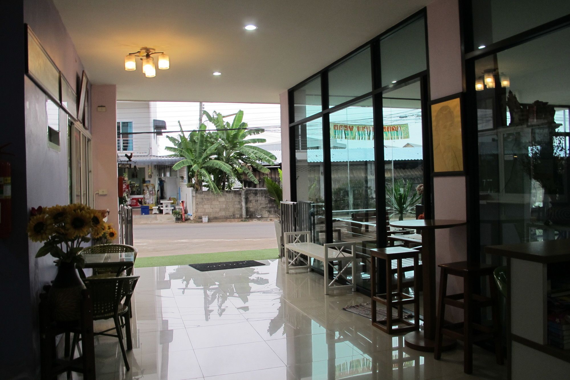 Apartment Four P *