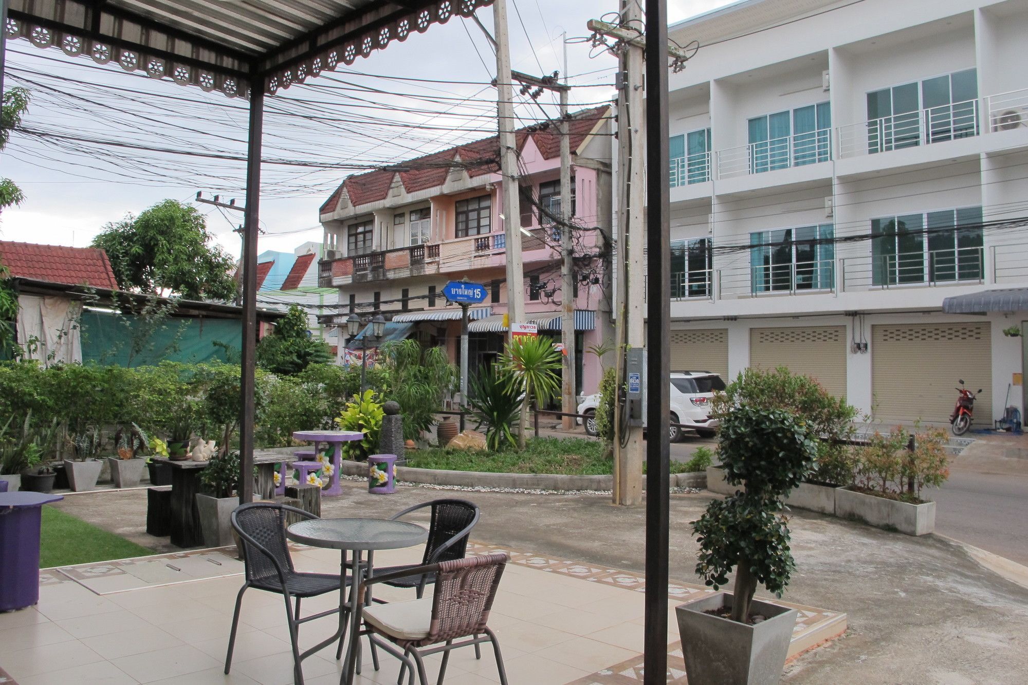 Apartment Four P Surat Thani