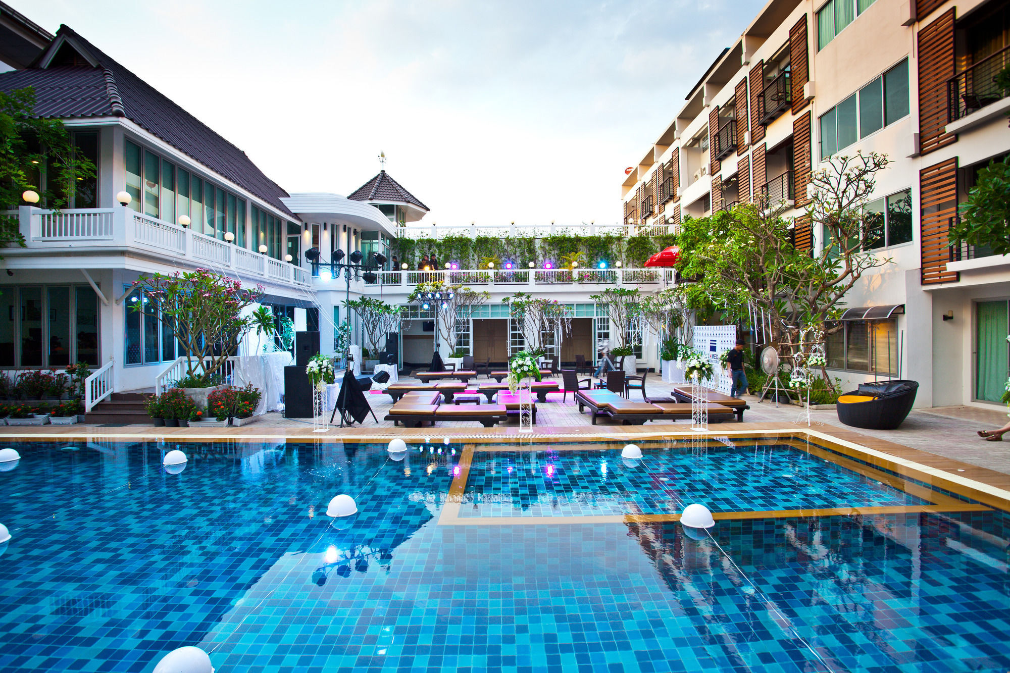 Paradise Hotel