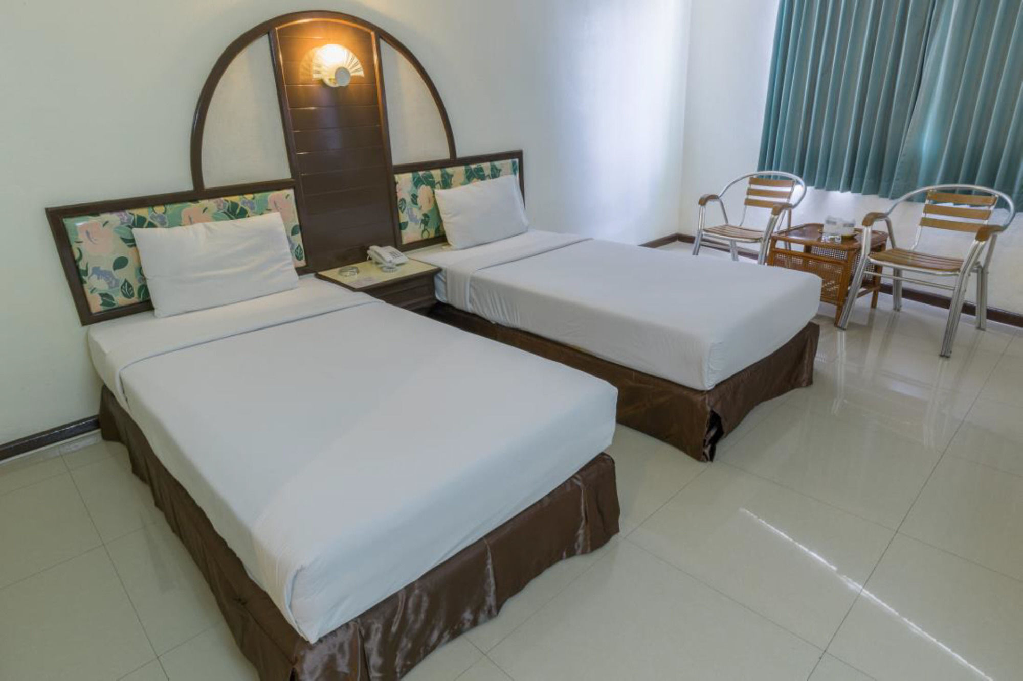 Hotel Lake Inn Hotel 2*