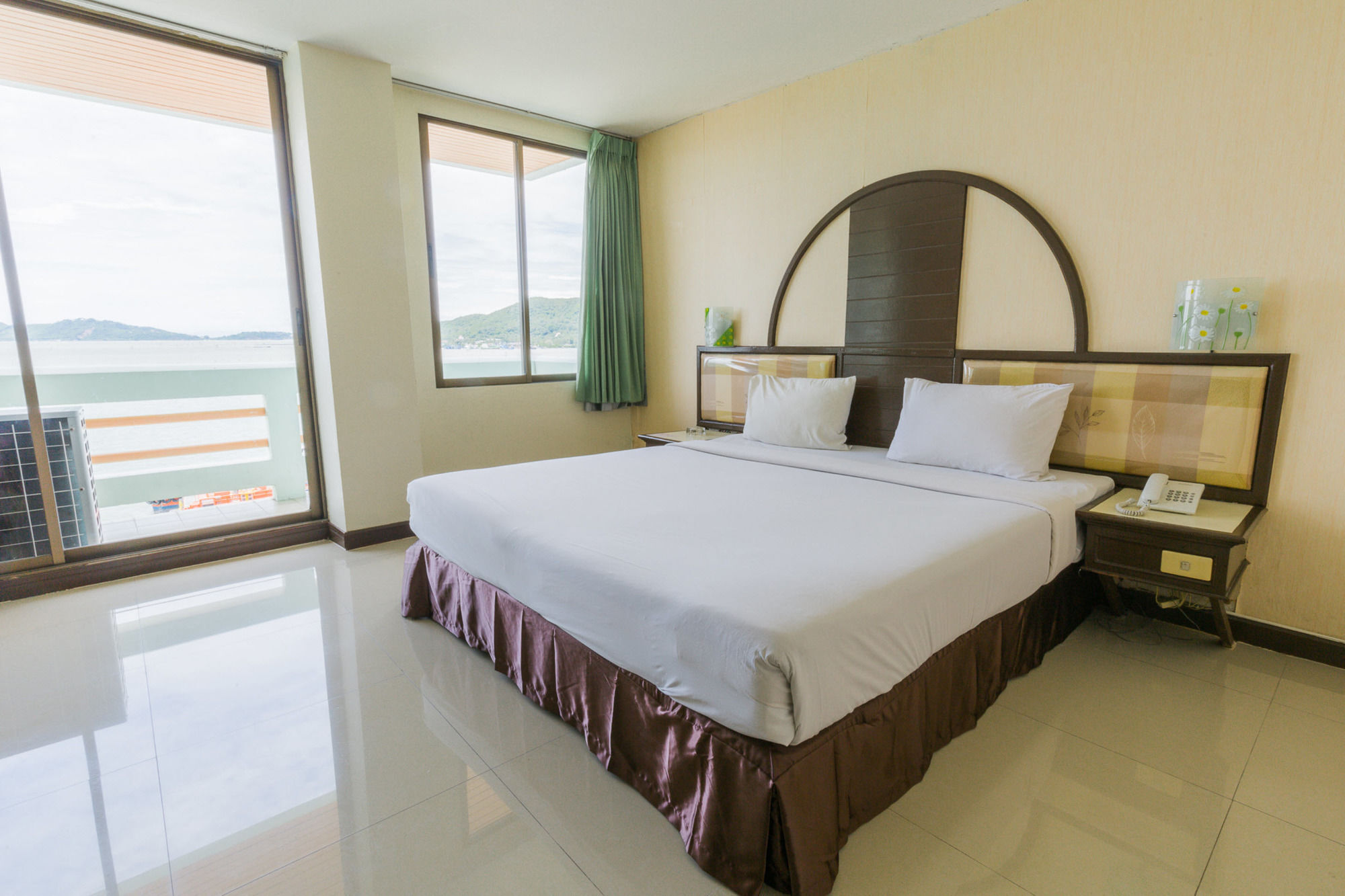 Hotel Lake Inn Hotel 2*