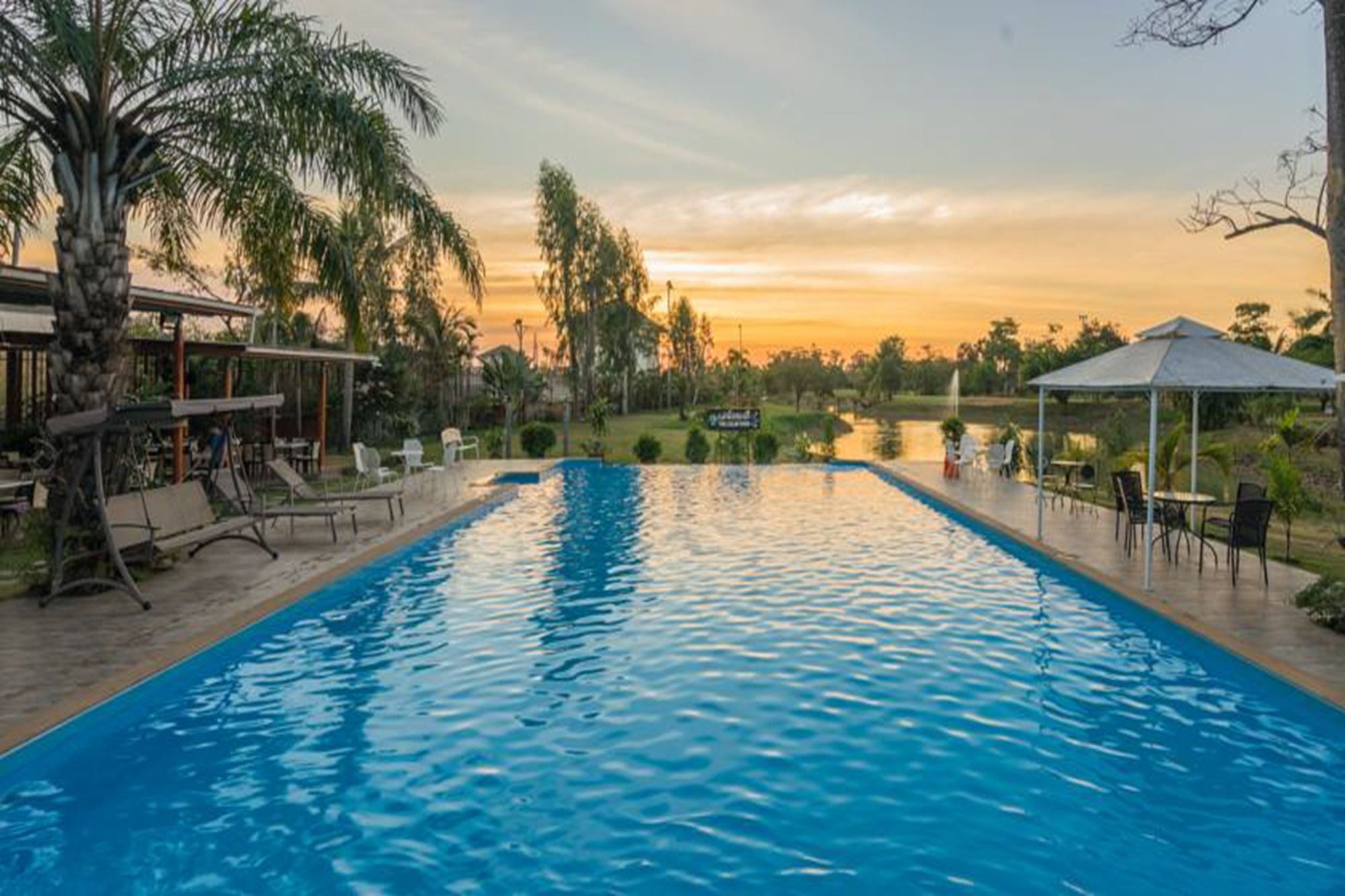 Baan Suan Khun Ta And Golf Hotel