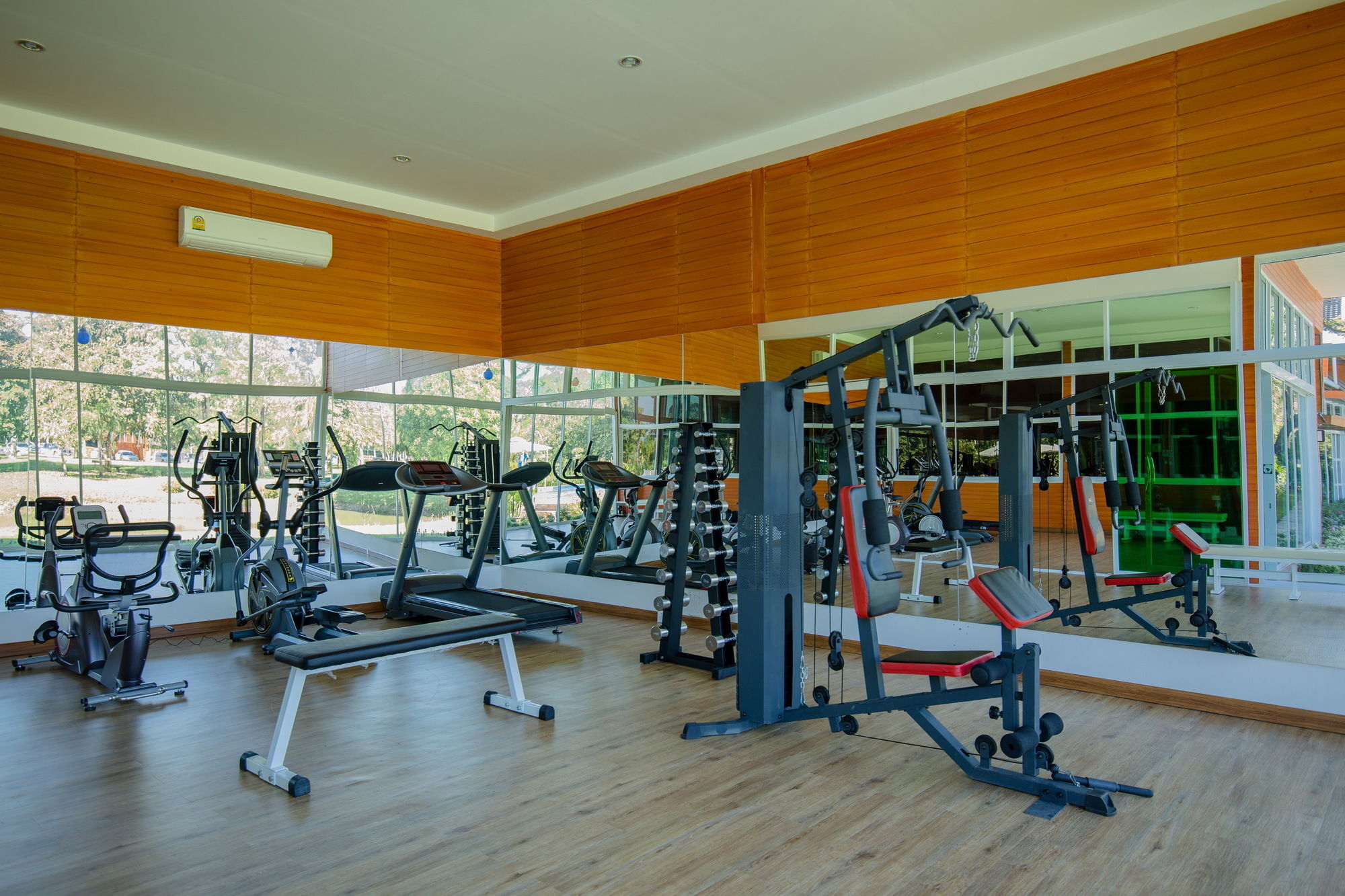 Baan Suan Khun Ta And Golf Hotel