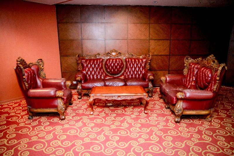 Hotel Woraburi & By The River 4*