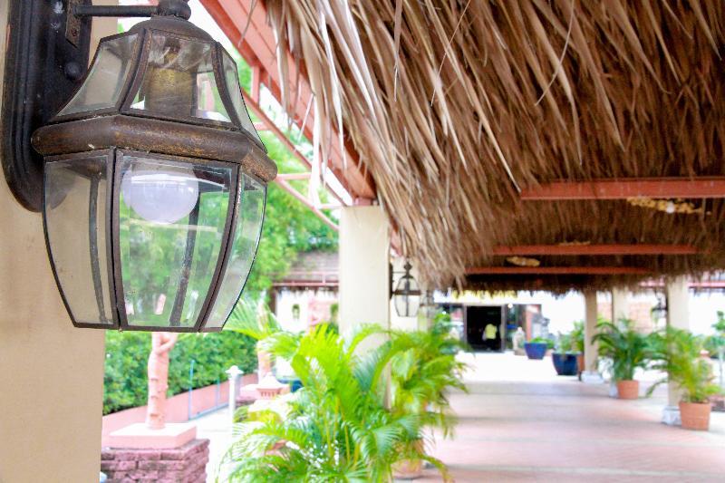 Hotel Woraburi & By The River