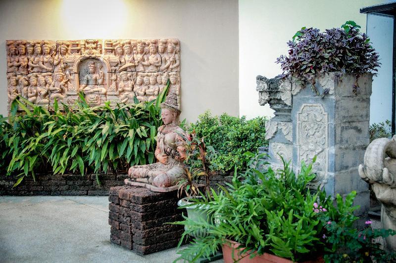 Hotel Woraburi & By The River 4*
