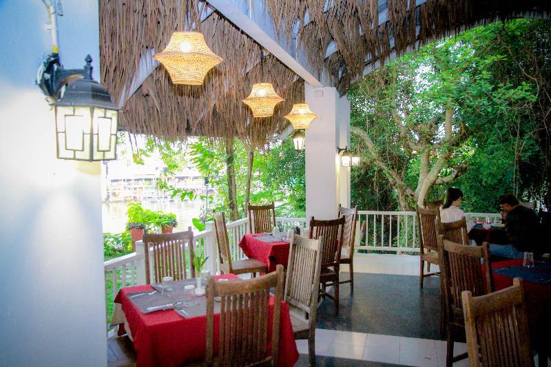 Woraburi & By The River Hotel 4*