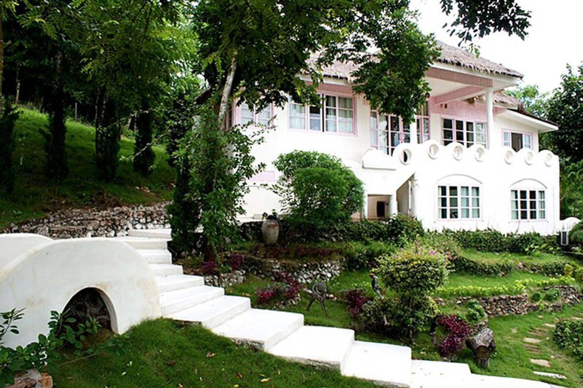 Morning Glory Hotel 3*