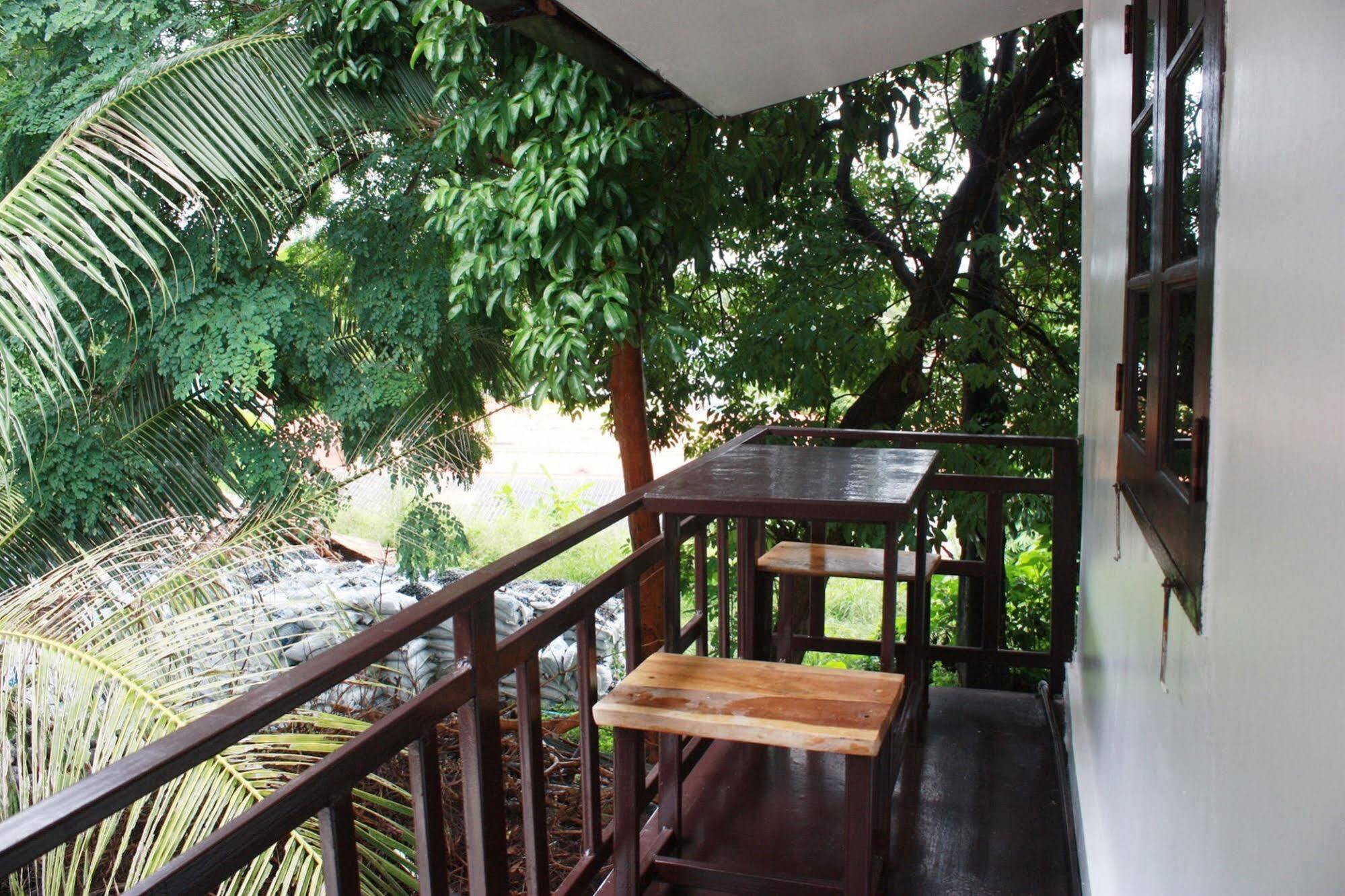 Inn Lantern 2*