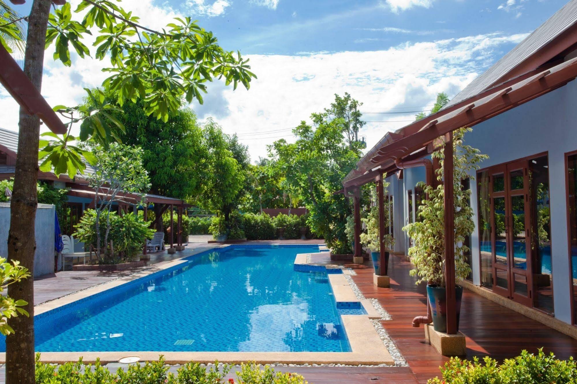 Ardea Pool Amphawa