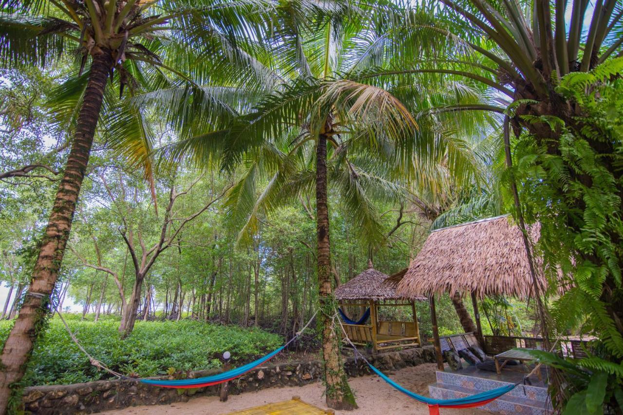 Bananas & Restaurant Resort