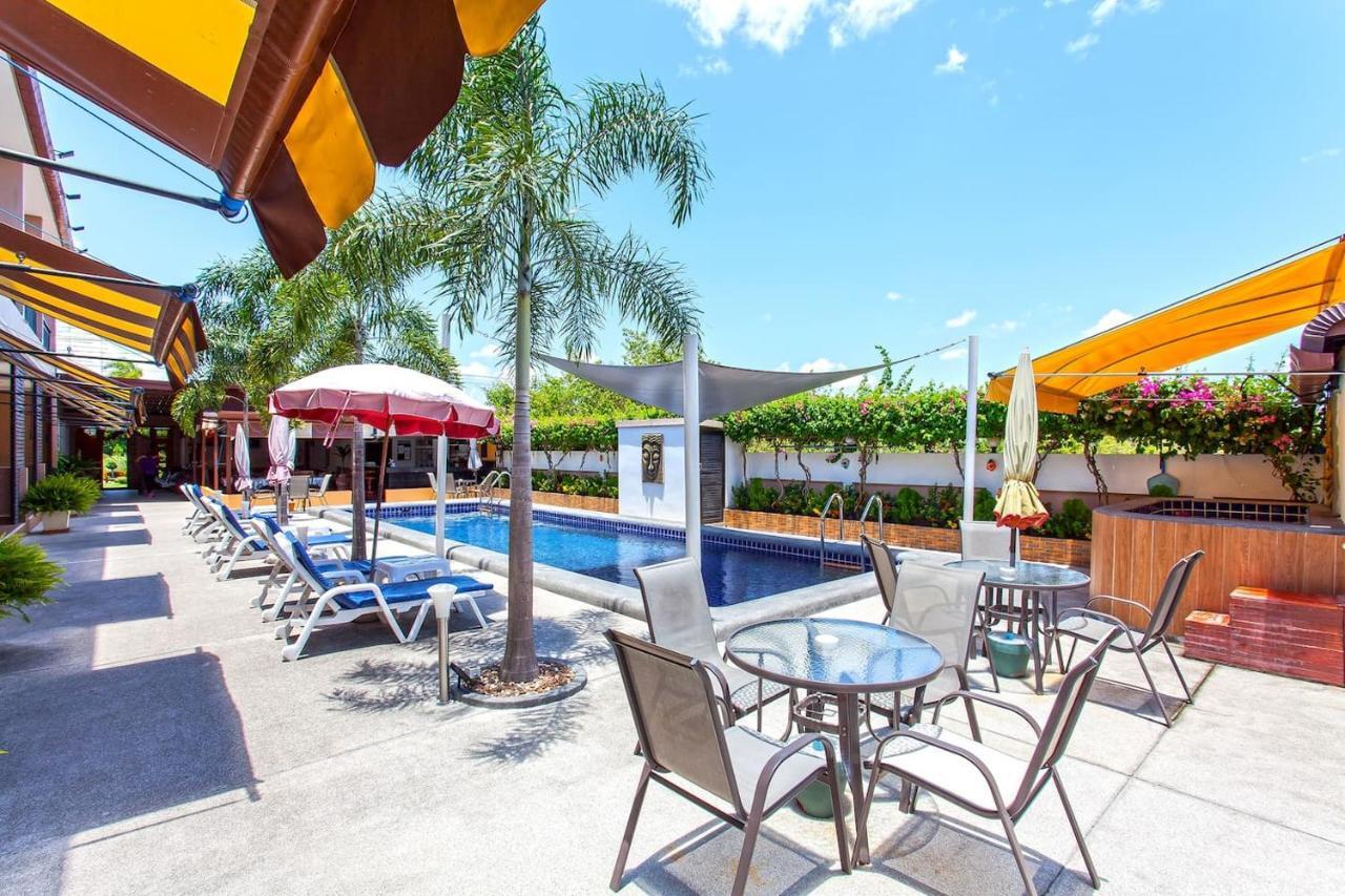 4 Palms Resort