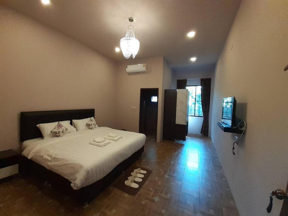 Thanburi Hotel