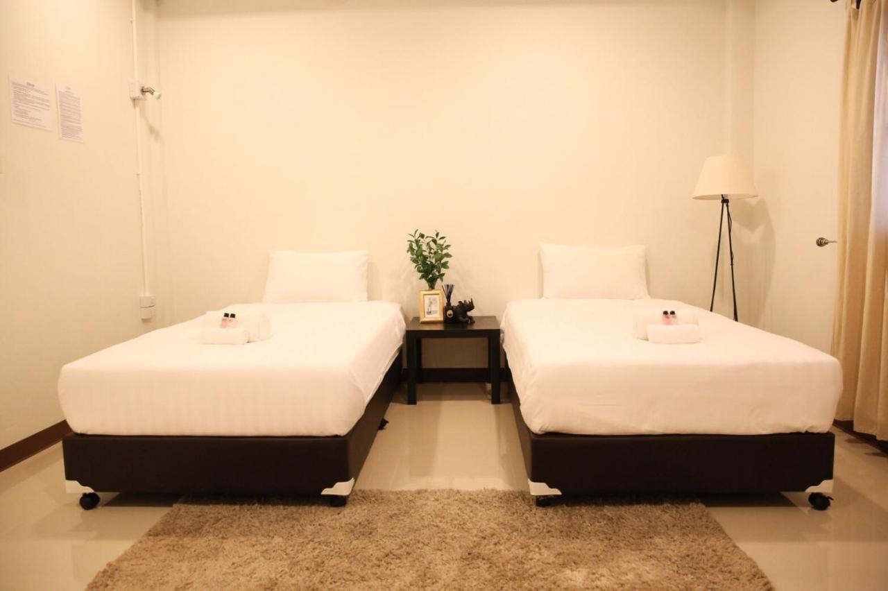 Hotel The First & Cafe Mae Rim