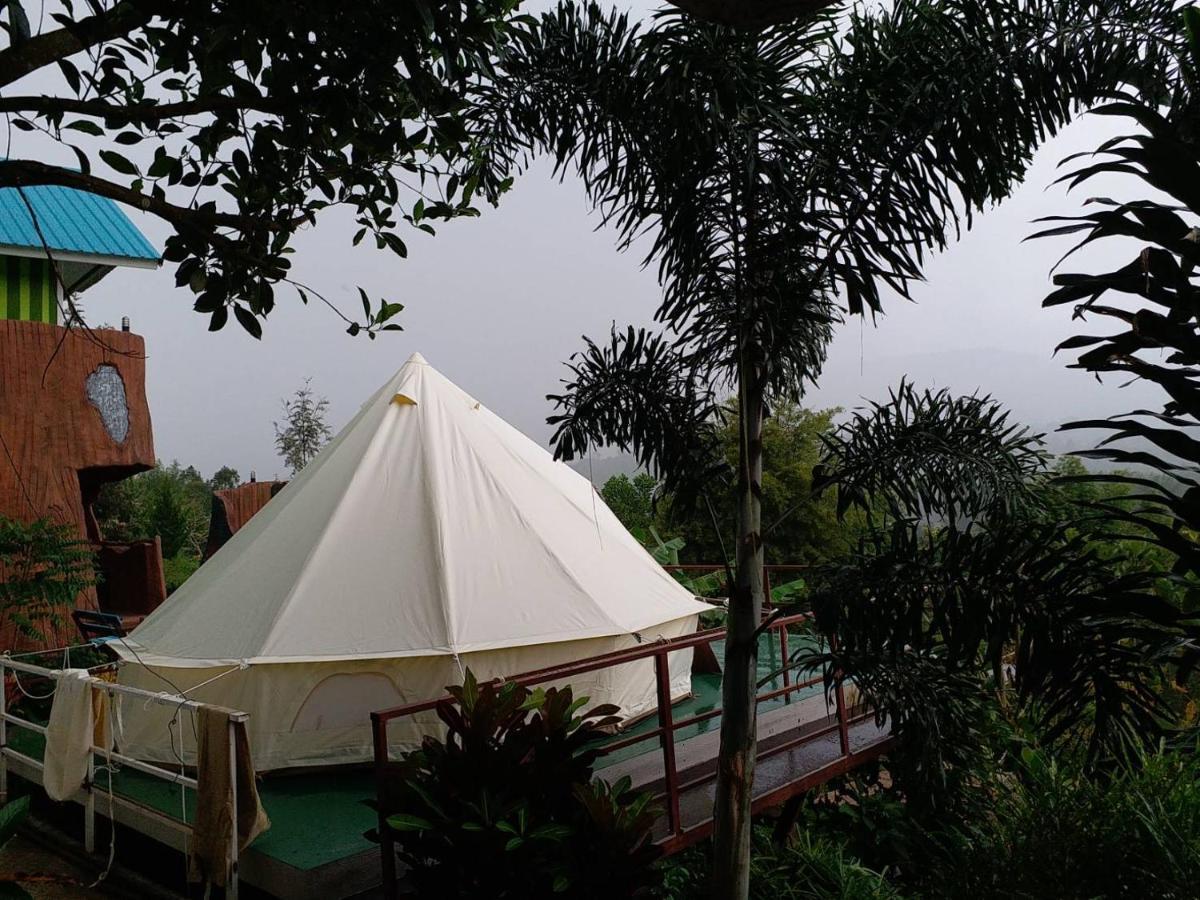 Rainbow House Resort *