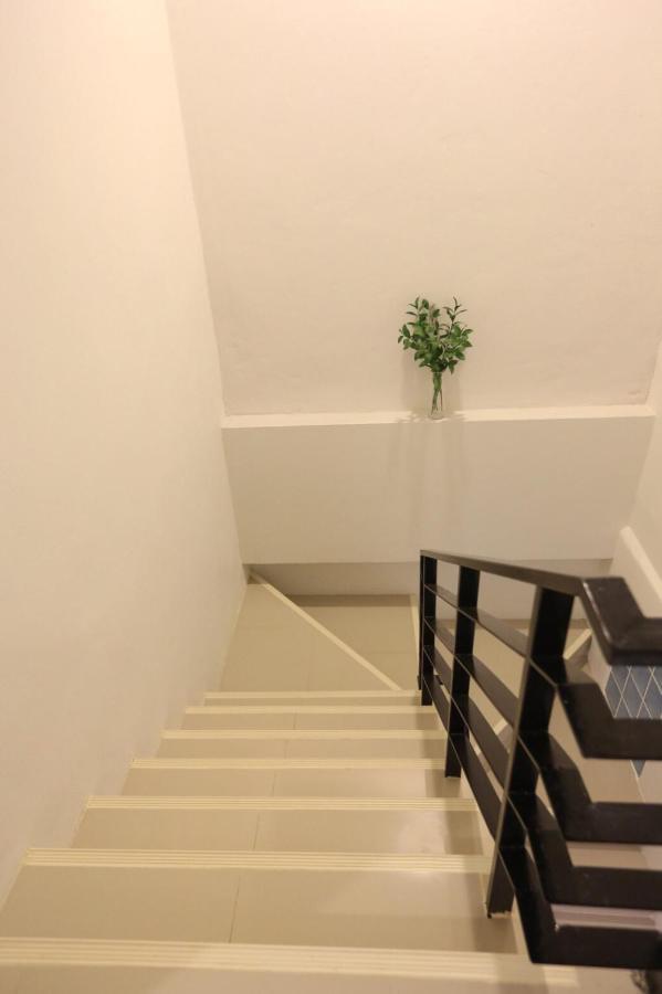 Hotel The First & Cafe