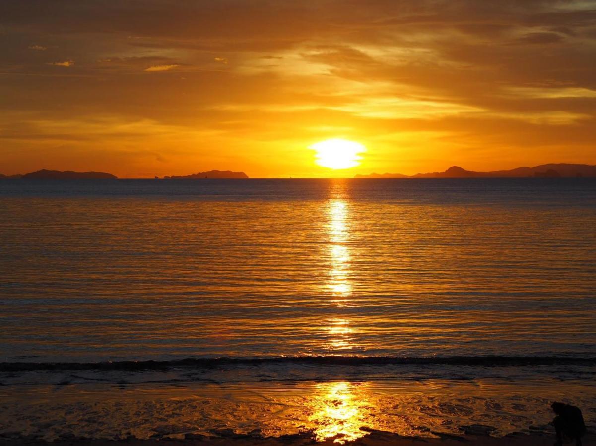 Sunset Resort *