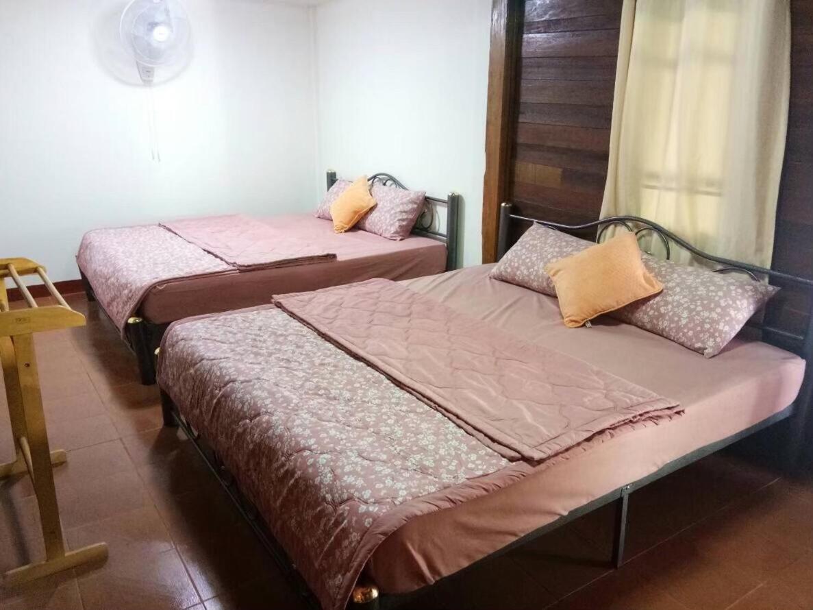 บ้านเรือนไท Ban Ruenthai Muaklek 2* Muak Lek