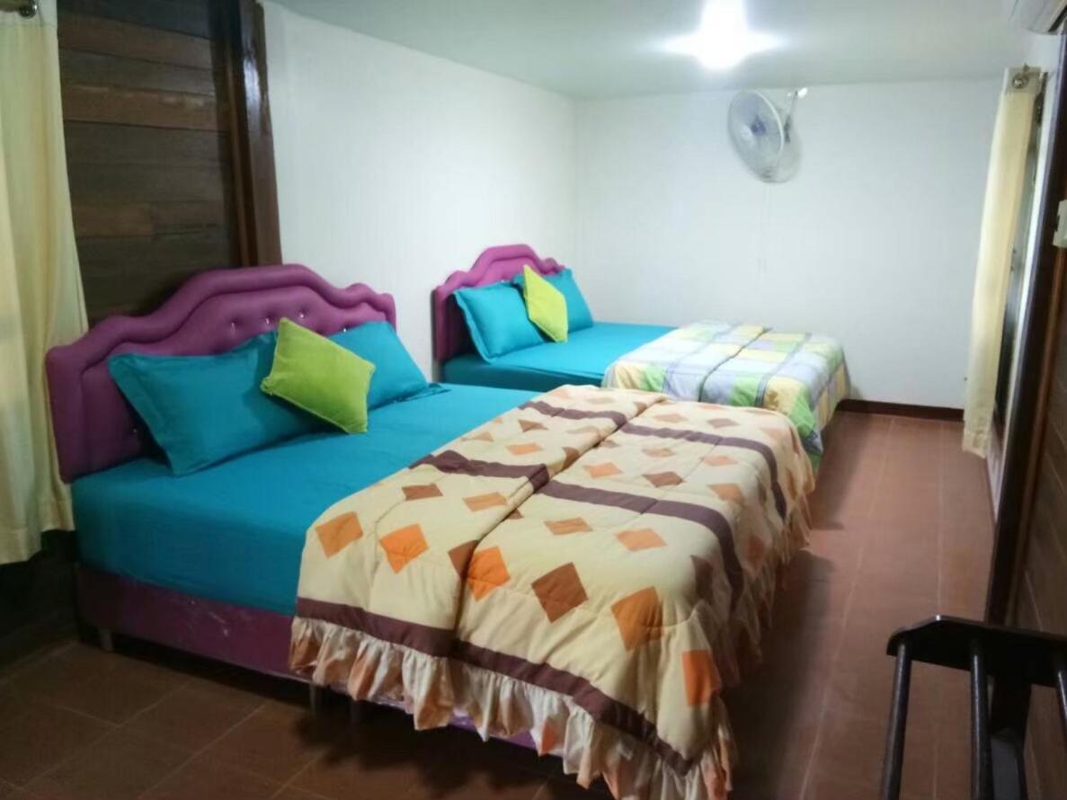 Resort บ้านเรือนไท Ban Ruenthai Muaklek 2*