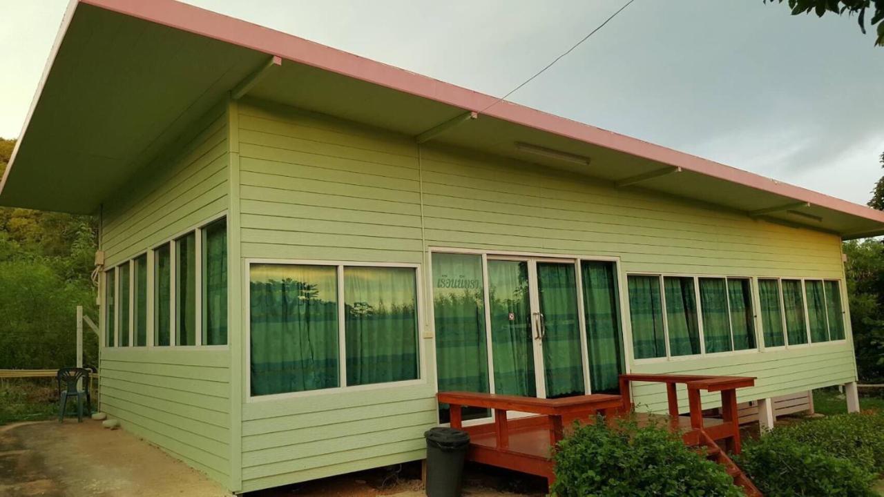 บ้านเรือนไท Ban Ruenthai Muaklek Resort 2*