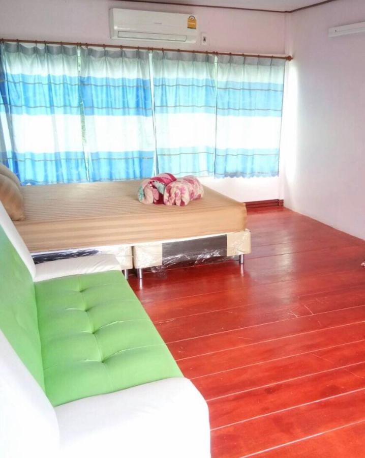 Resort บ้านเรือนไท Ban Ruenthai Muaklek 2*