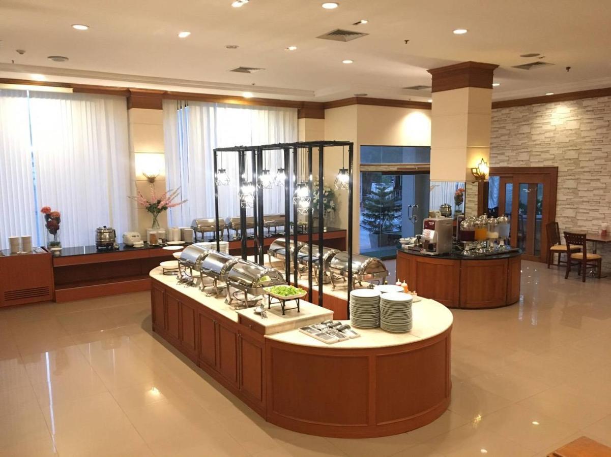 World Palace 3*