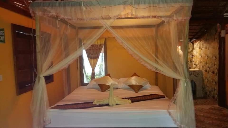 Koh Jum Freeda Nuea Khlong