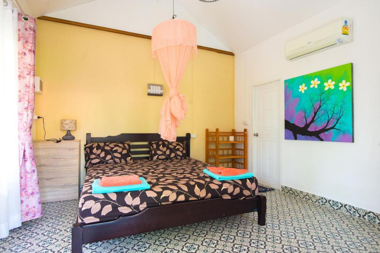 Bananas & Restaurant Resort *