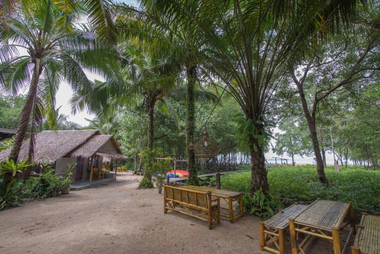 Bananas & Restaurant Resort