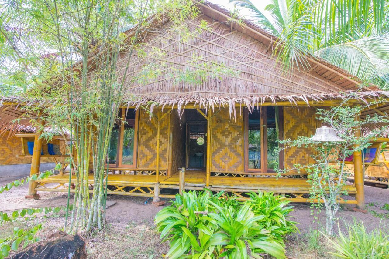 Bananas & Restaurant Resort Tha Lane Bay