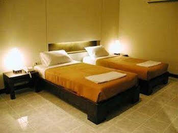 Oyo 244 Roar Hotel