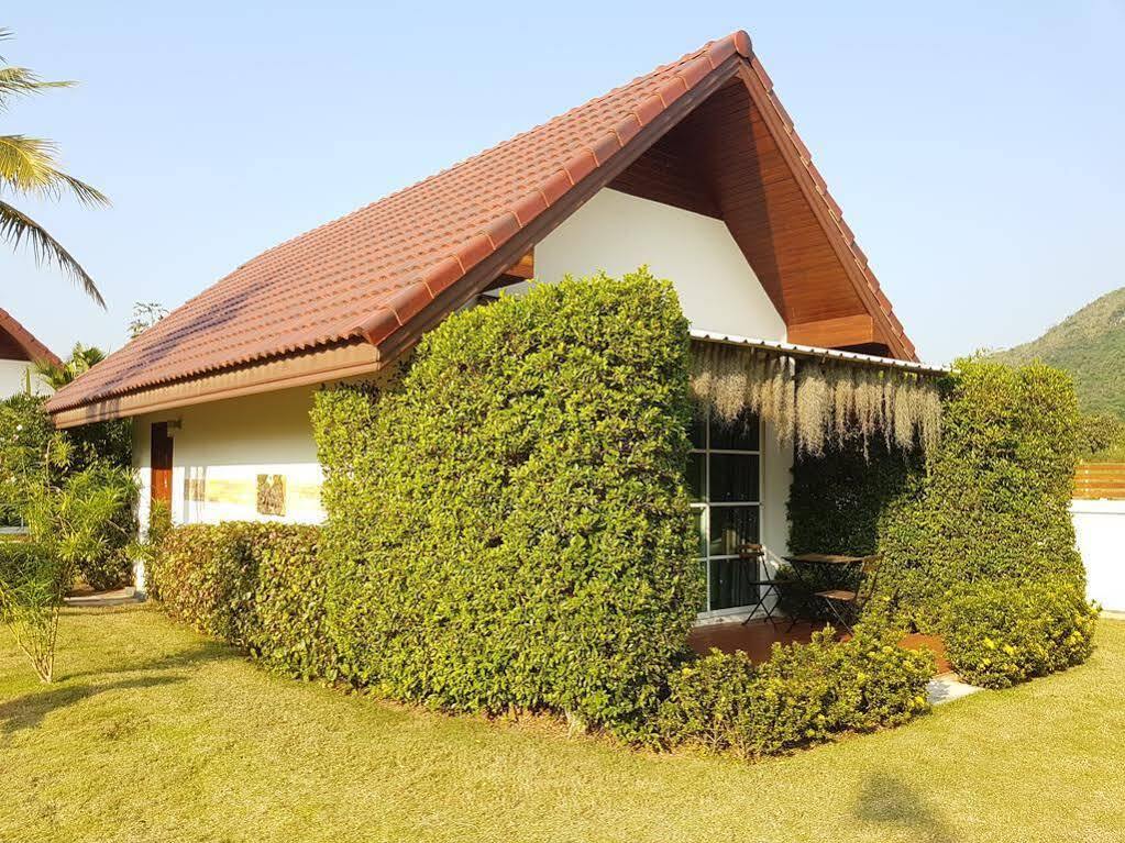 The Hillside 3* Pran Buri