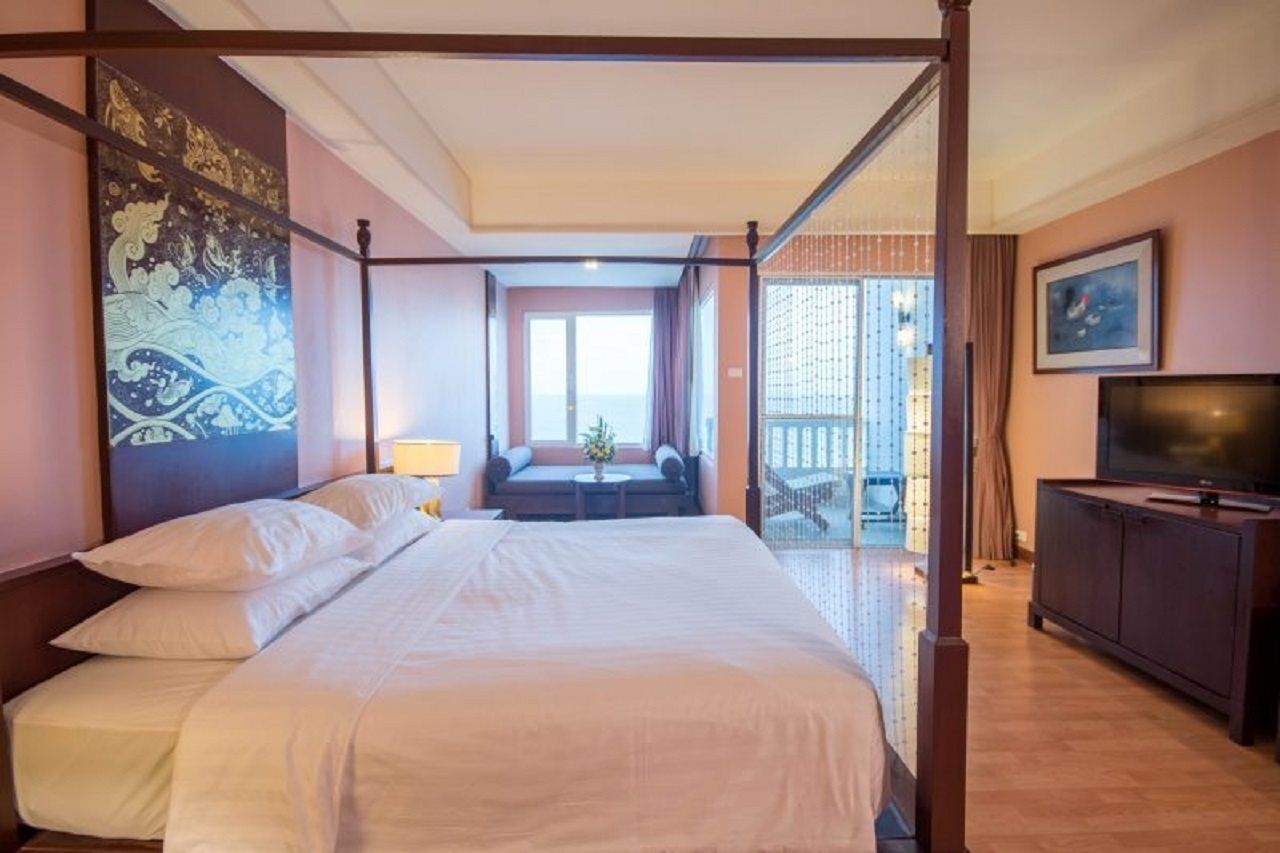 Grand Pacific Sovereign & Resort