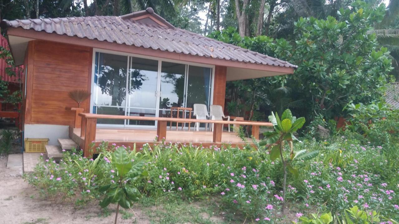 Resort Phayam Coconut