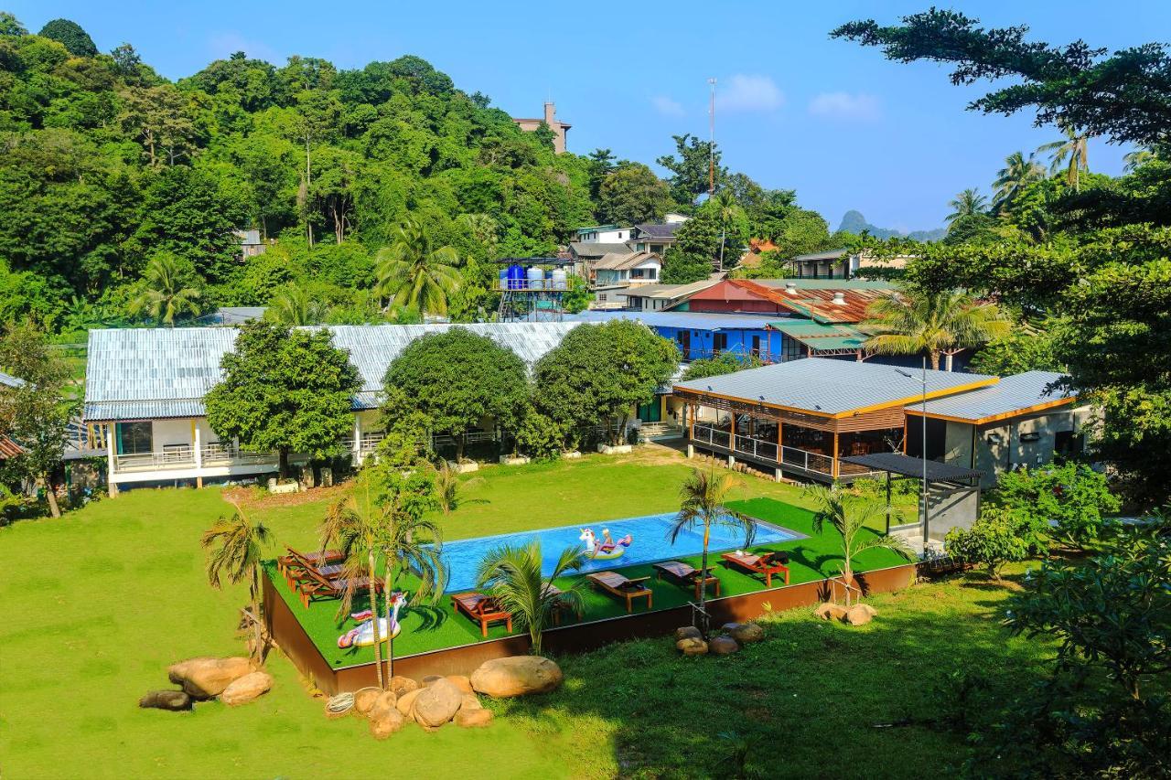 Chang Grand Phi Phi Don