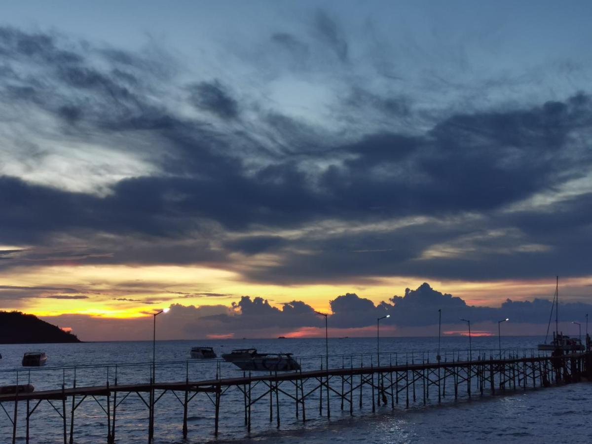 Hotel Samui Pier Front & 3*