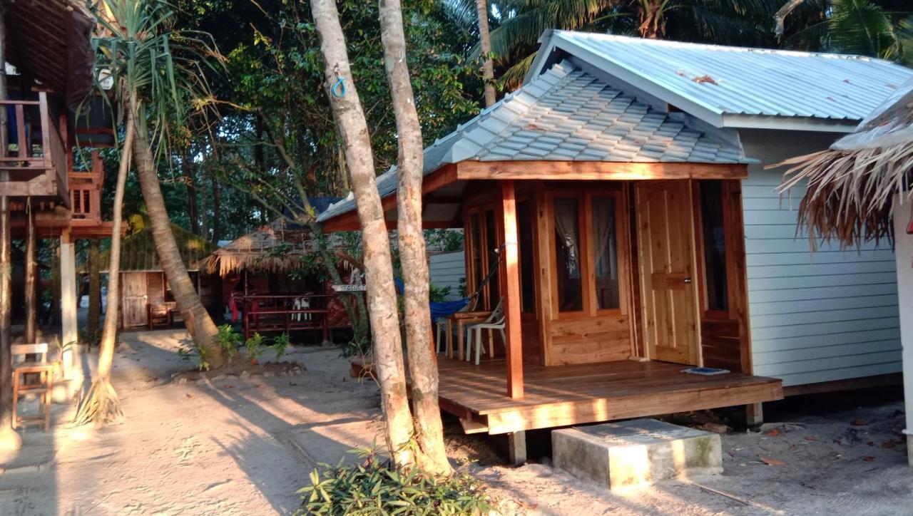 Lazy Hut Resort 2*