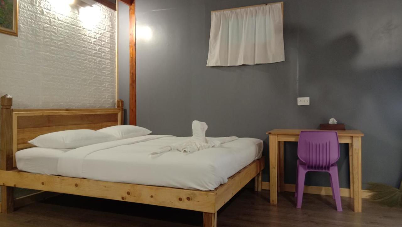 Lazy Hut Resort Koh Phayam