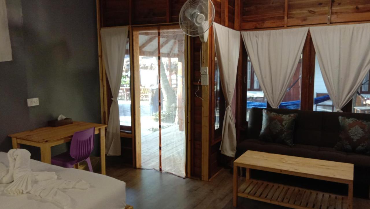 Lazy Hut Koh Phayam