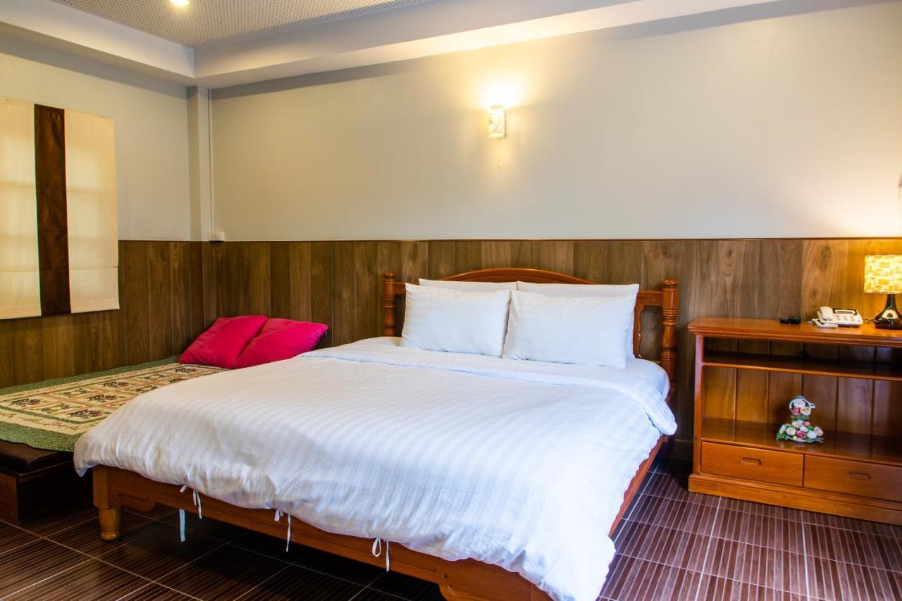 Hotel Baanrimnam Trat
