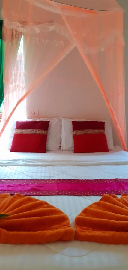 Lanta Maikeaw * Koh Lanta