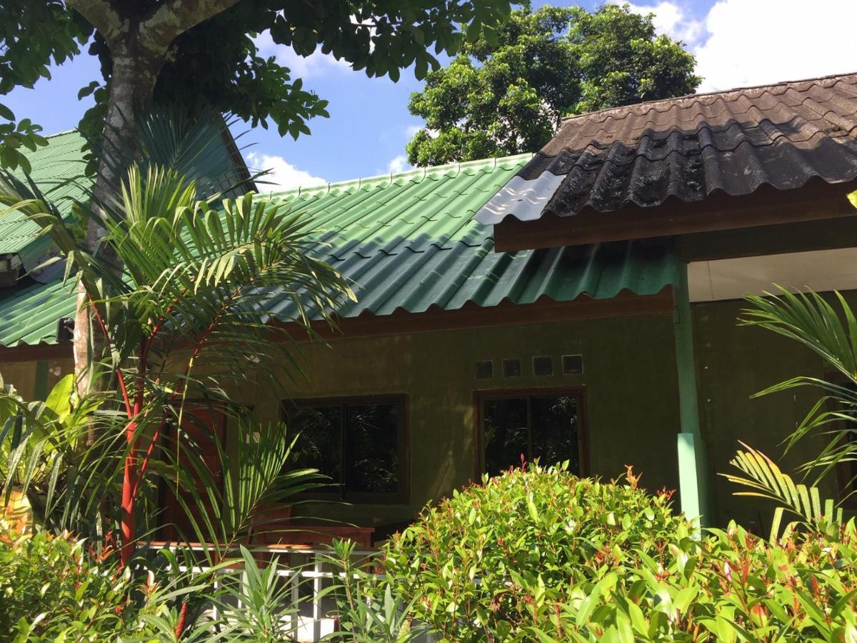 Khao Sok Jungle Huts Resort